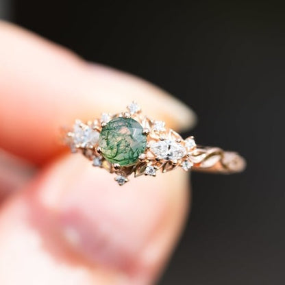 Ágata musgosa redonda con anillo de diamantes cultivados en laboratorio