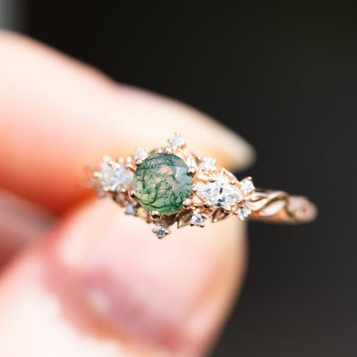 Ágata musgosa redonda con anillo de diamantes cultivados en laboratorio