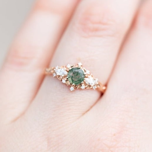 Ágata musgosa redonda con anillo de diamantes cultivados en laboratorio