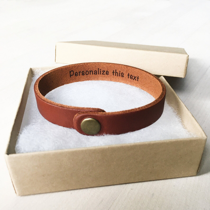 Personalisiertes braunes Lederarmband / Geschenk für ihn