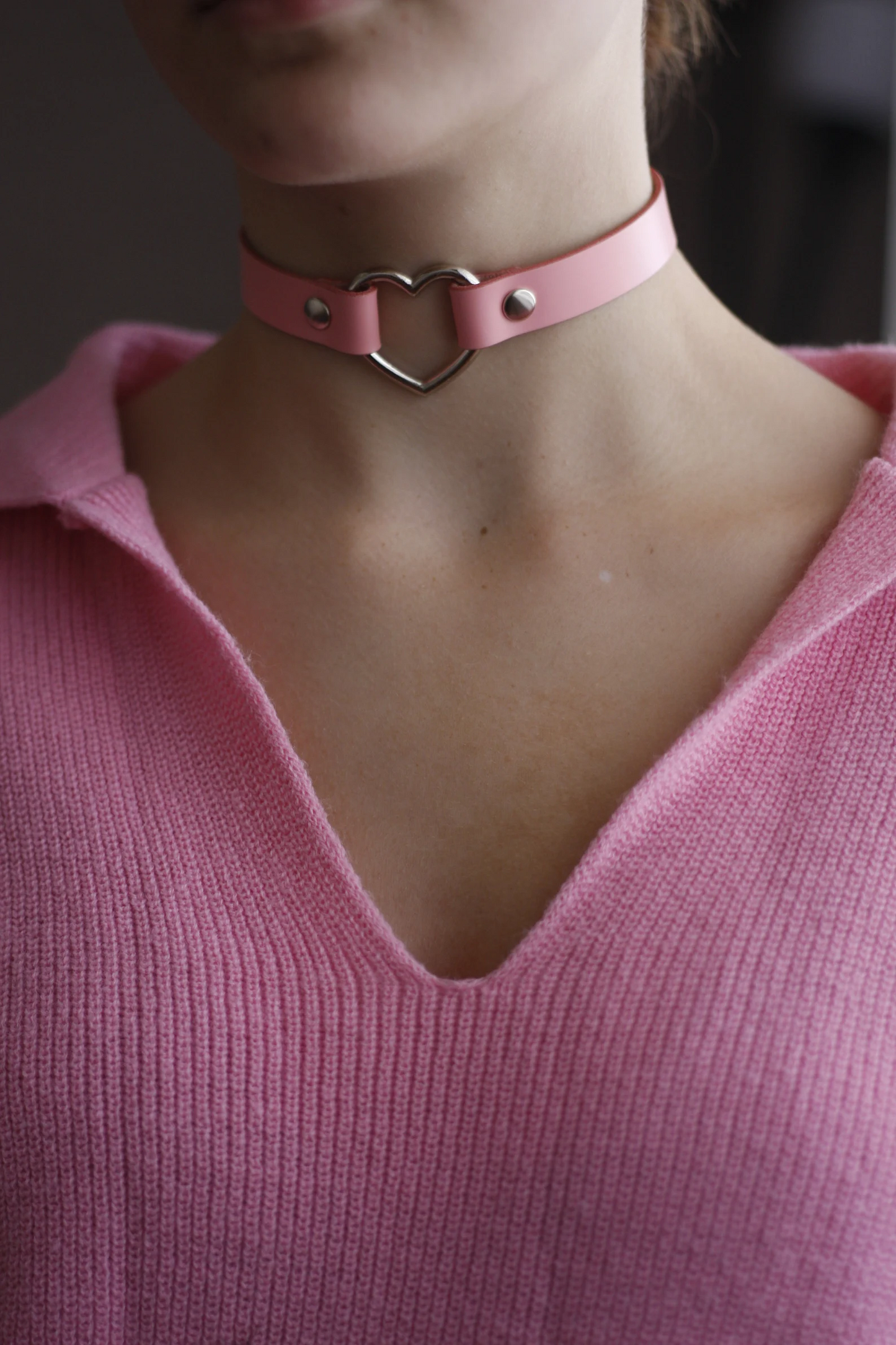 Rosa Leder Choker Herz Ring Choker Handgemachtes Unikat Choker Maßanfertigungsgröße verfügbar 