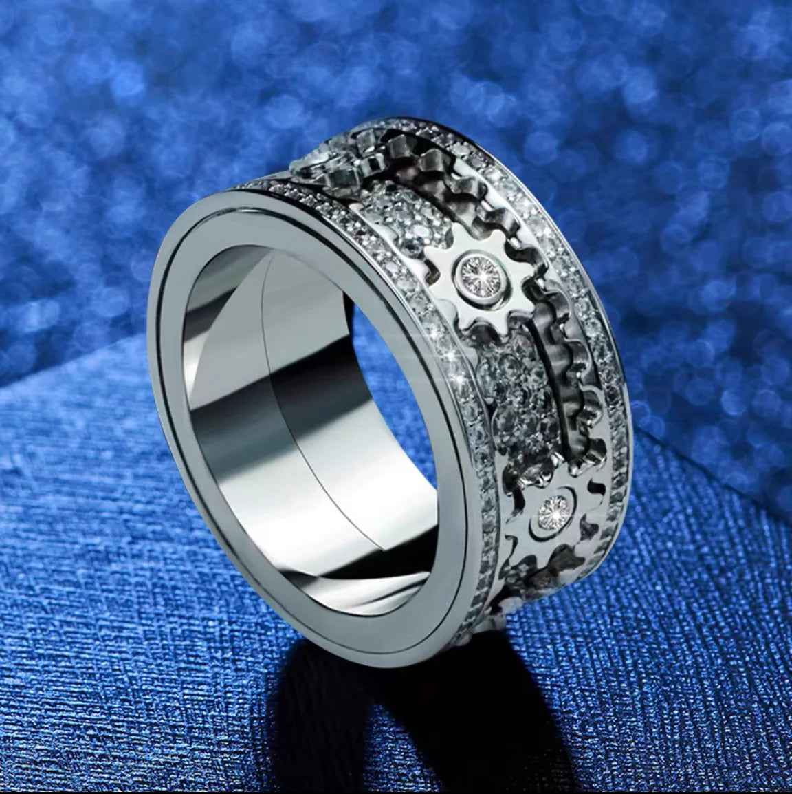 Full diamonds rotatable gear ring decompression couple ring