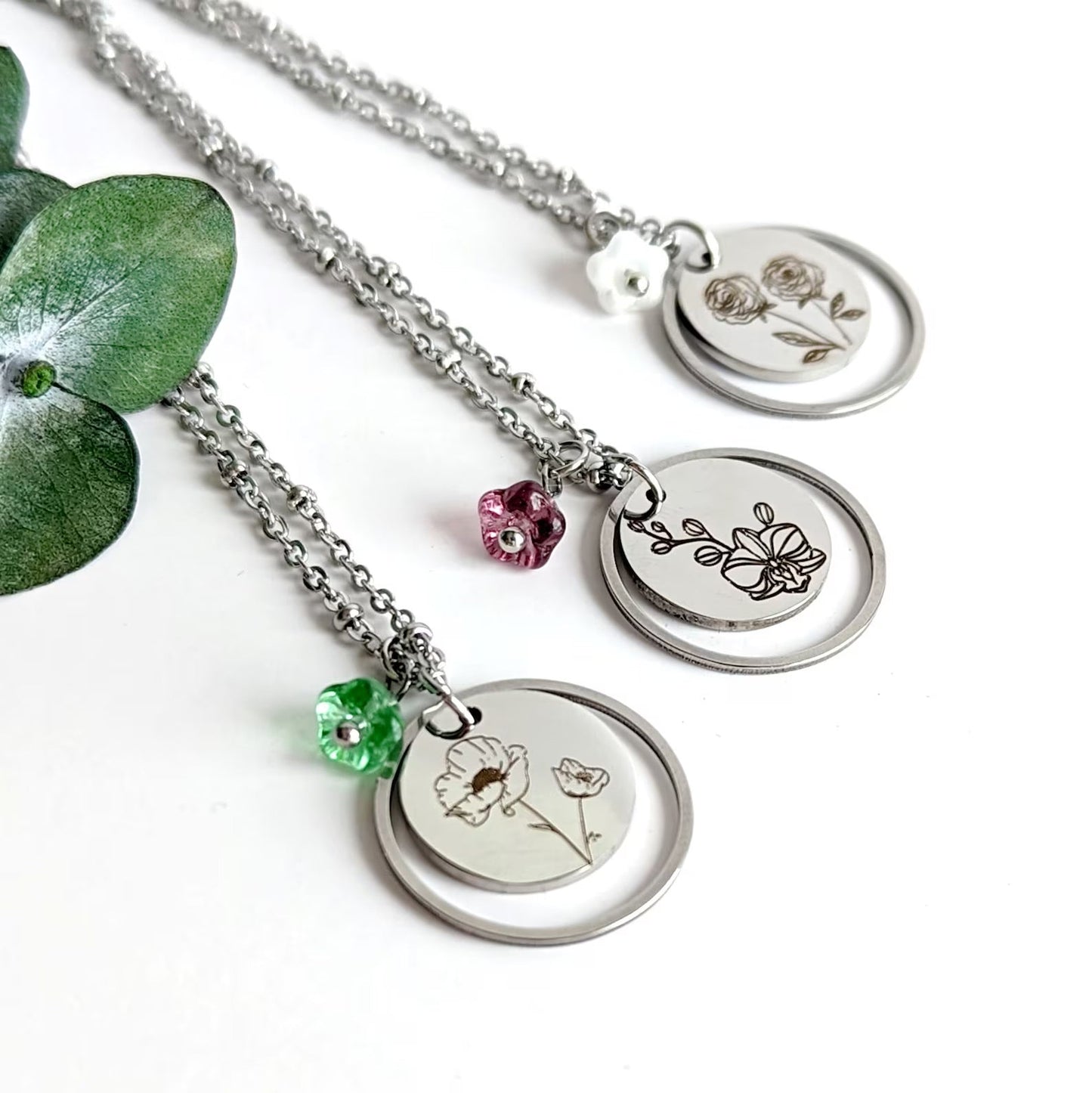 Personalized birth flower necklace, women's birthday gift idea