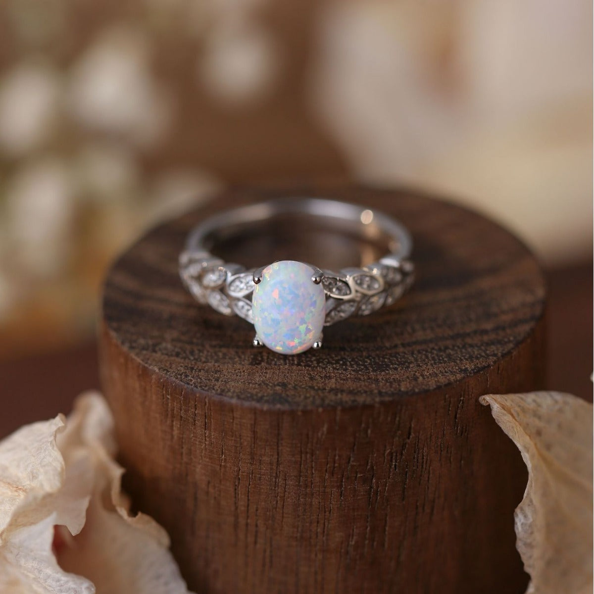 White Australian Opal Ring with Leaf - like Embellishment in S925 Silver