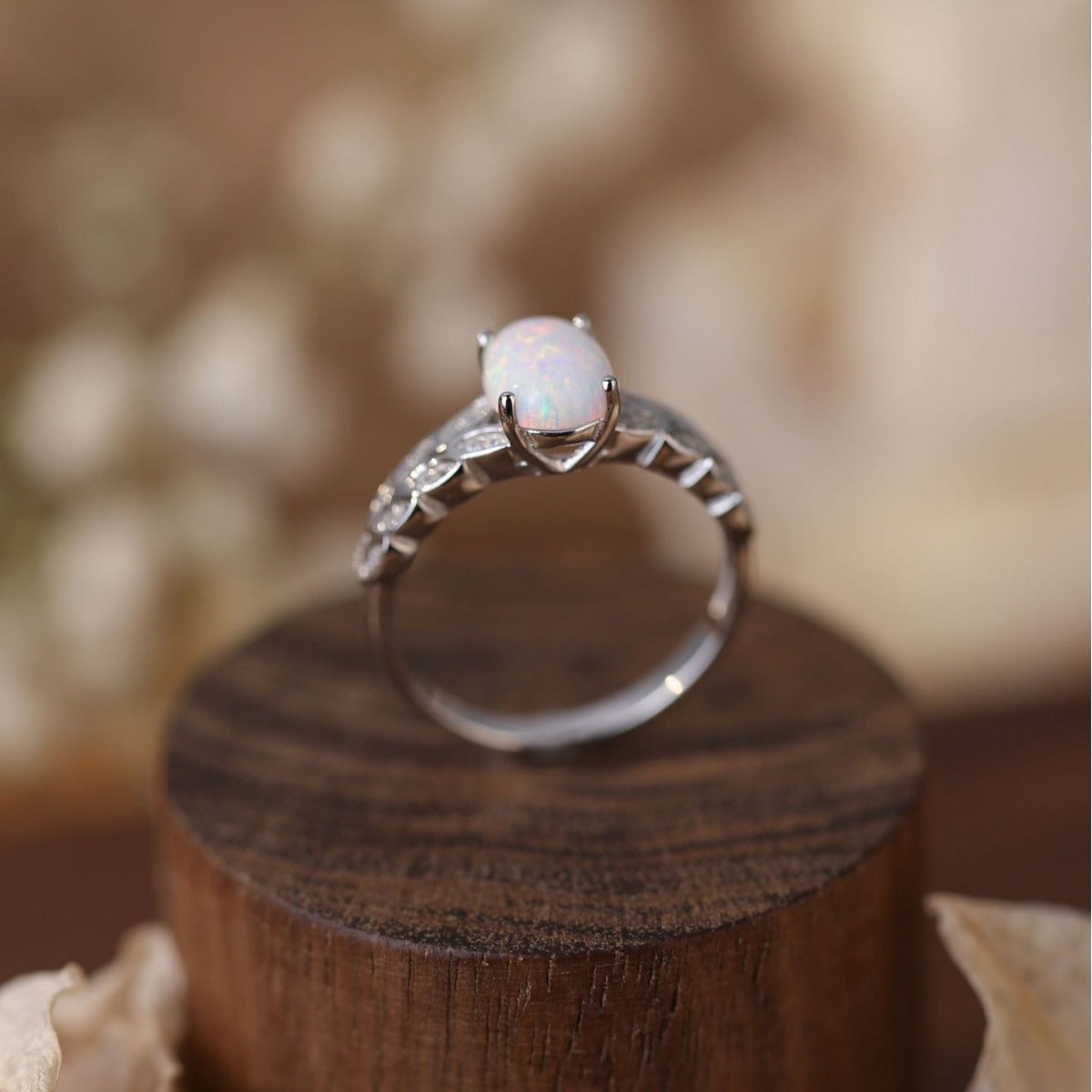 White Australian Opal Ring with Leaf - like Embellishment in S925 Silver