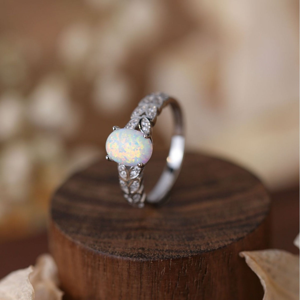 White Australian Opal Ring with Leaf - like Embellishment in S925 Silver