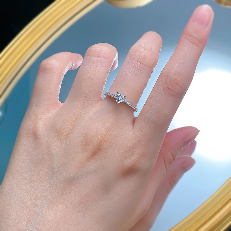 Elegant Heart Silver Zircon Ring