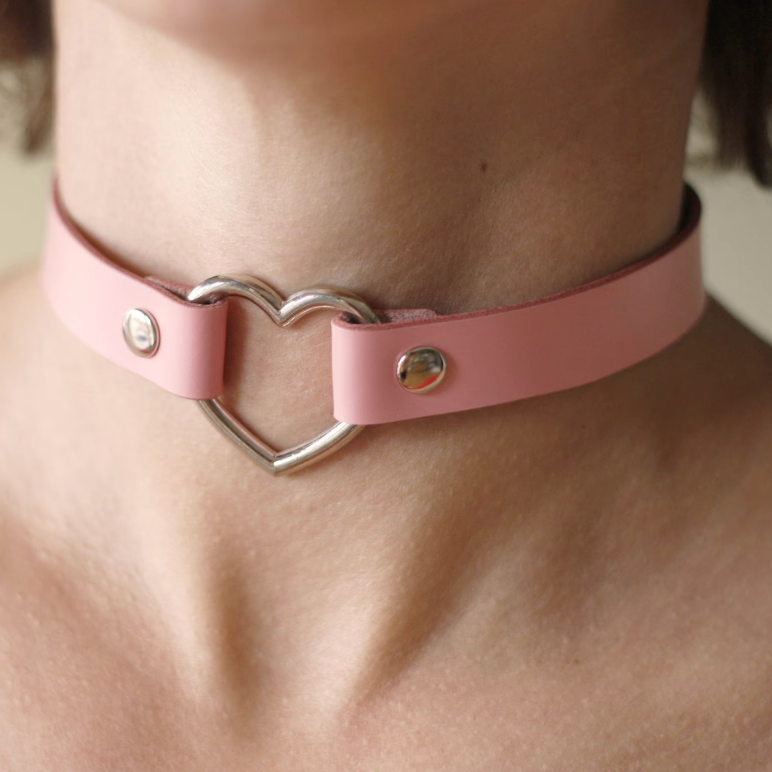 Rosa Leder Choker Herz Ring Choker Handgemachtes Unikat Choker Maßanfertigungsgröße verfügbar 