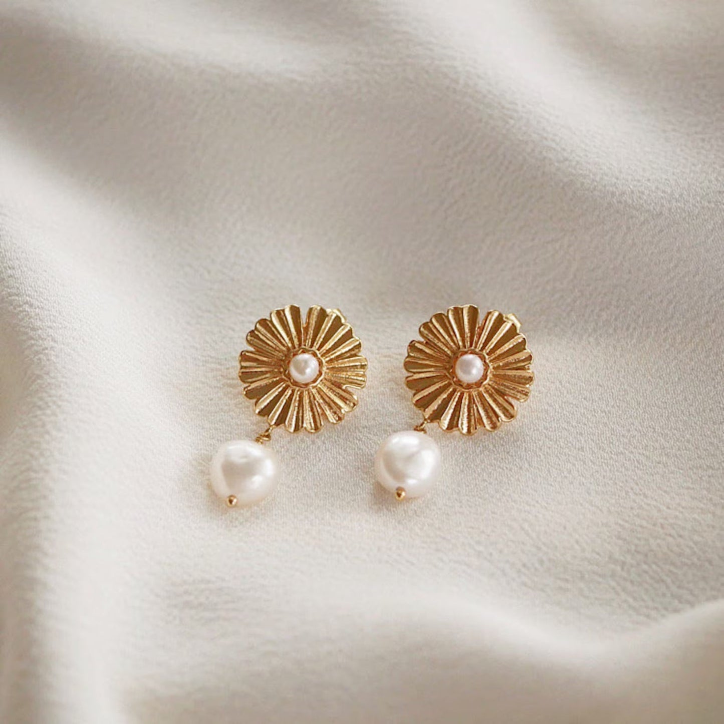 Pearl Drop Earrings | Flower Earrings | Daisy Pearl Drops