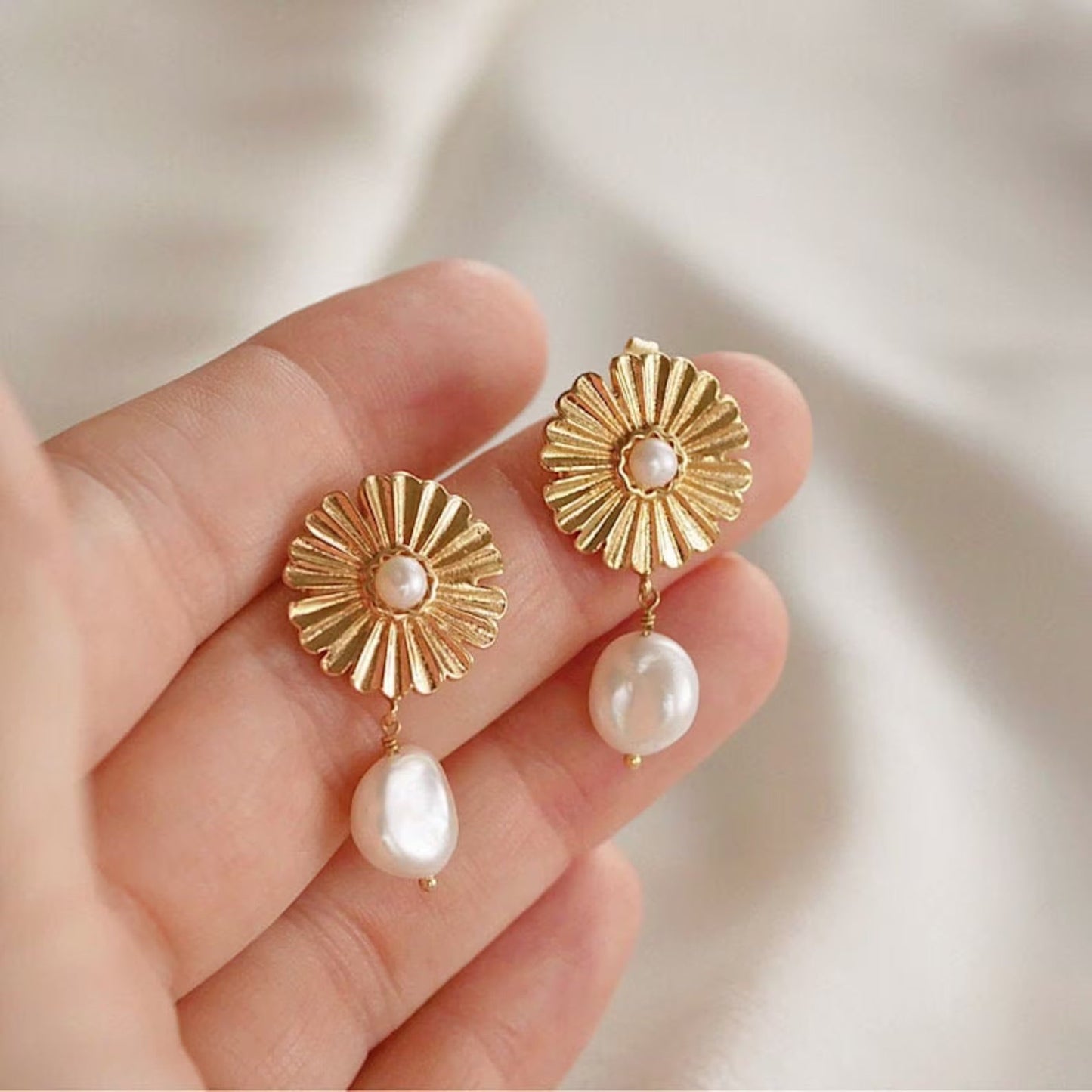 Pearl Drop Earrings | Flower Earrings | Daisy Pearl Drops