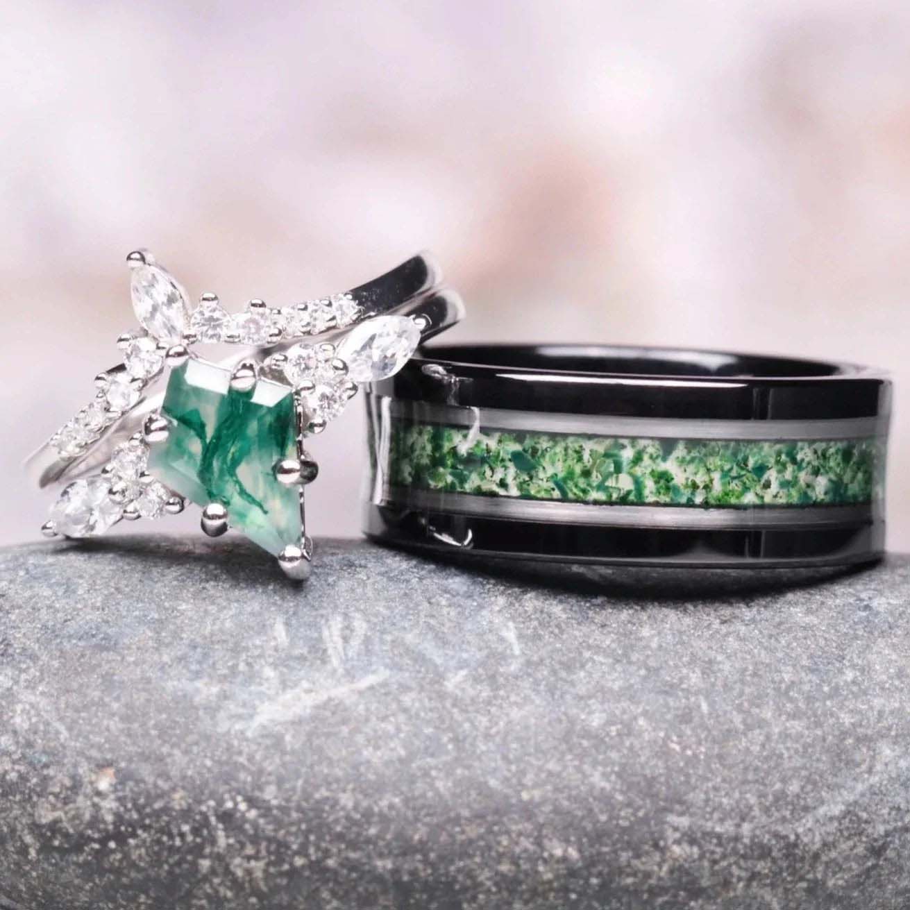 Anillo para parejas Skye Kite Green Moss Agate: alianza para él y para ella