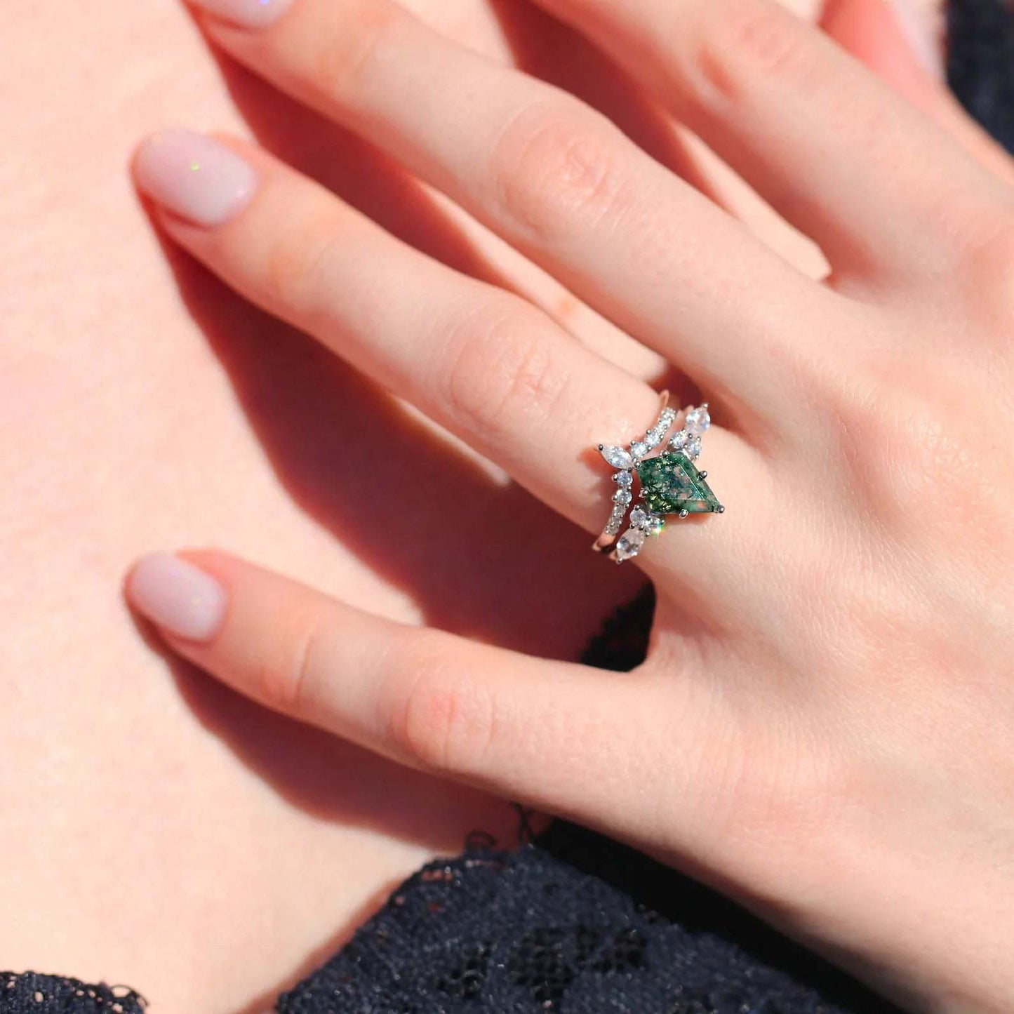 Anillo para parejas Skye Kite Green Moss Agate: alianza para él y para ella