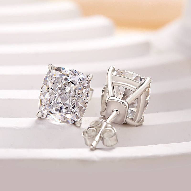 2.0Ct Classic Cushion Cut Women's Stud Earrings In 18K Gold
