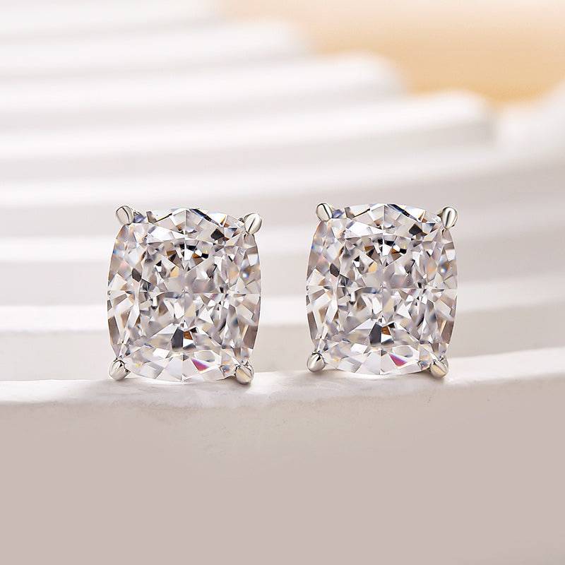 2.0Ct Classic Cushion Cut Women's Stud Earrings In 18K Gold